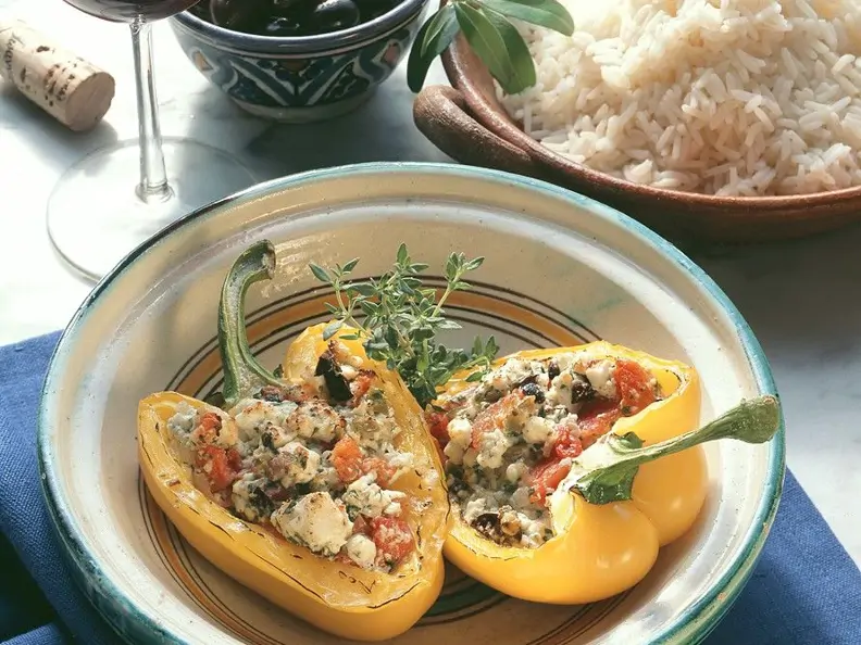 Paprika gefüllt mit Schafskäse griechisch