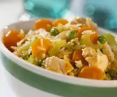 Reis mit Hähnchen und Gemüse
