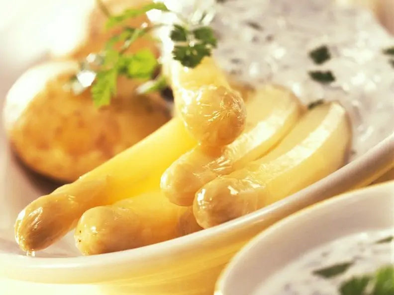 Spargel mit Joghurtsauce