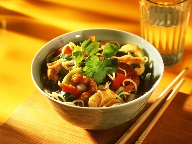 Asia-Nudeln mit Pute