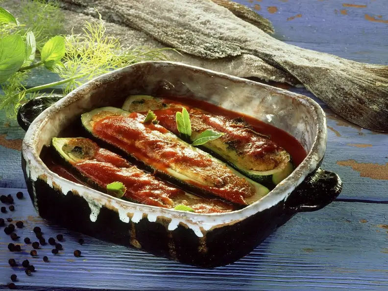 Gefüllte, gebackene Zucchini