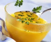 Kürbissuppe mit Apfel und Möhre