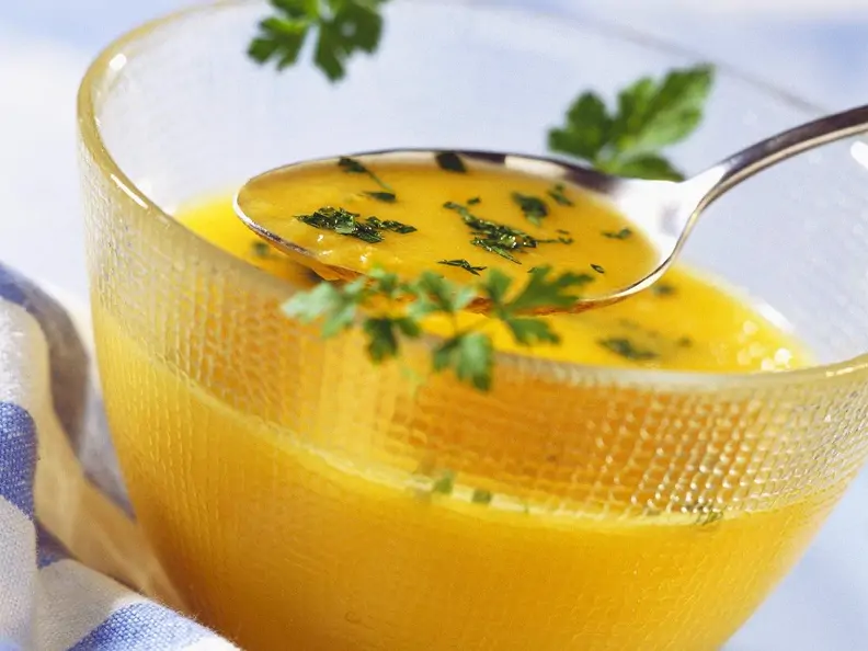 Kürbissuppe mit Apfel und Möhre