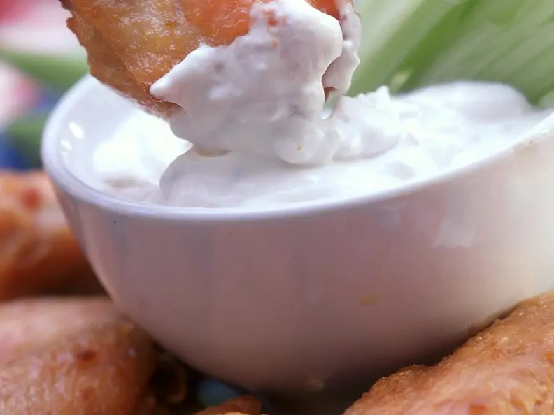 Hähnchenflügel mit Sauce