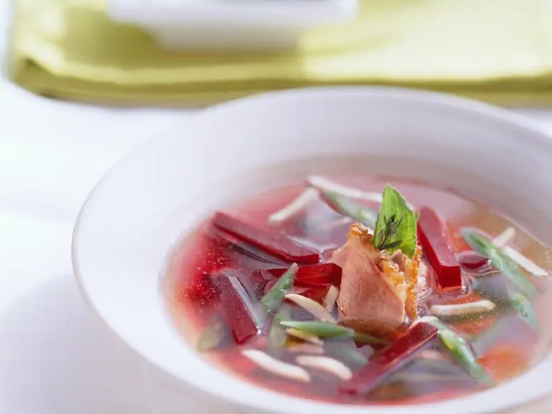 Geflügelsuppe mit Roter Bete