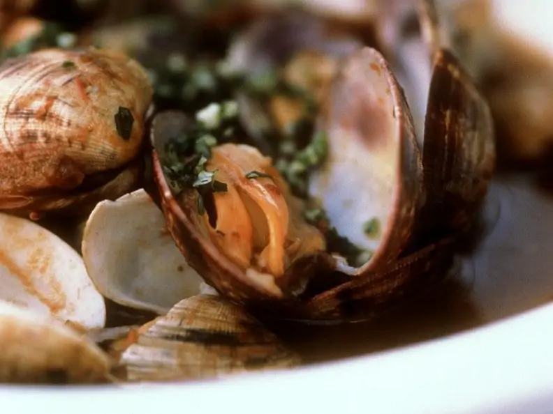 Muscheln im Weinsud