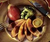 Gänsebrust mit Beilagen