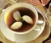 Tomatensuppe mit Fischbällchen