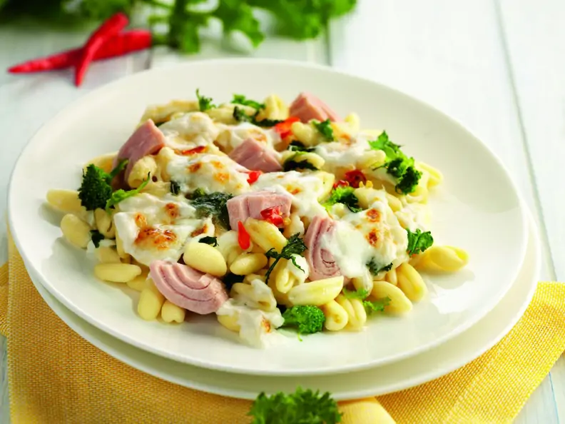 Gebackene Cavatelli mit Brokkoliröschen und Thunfisch