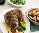 Lammkeule mit Knoblauch und Kräutern