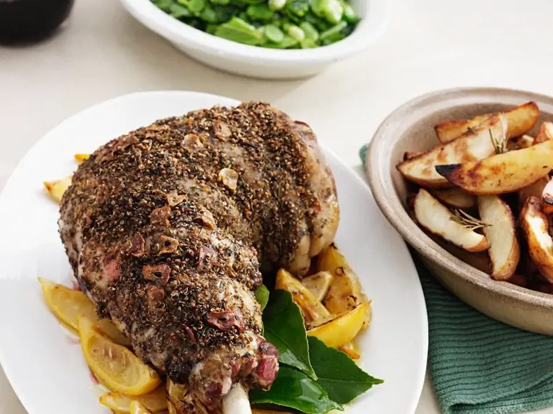 Lammkeule mit Knoblauch und Kräutern