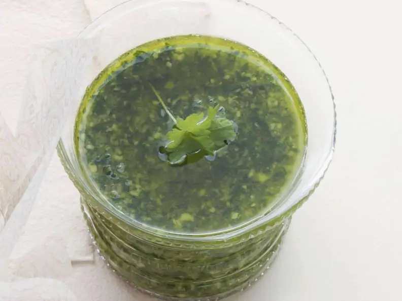 Petersilien-Haselnuss-Pesto