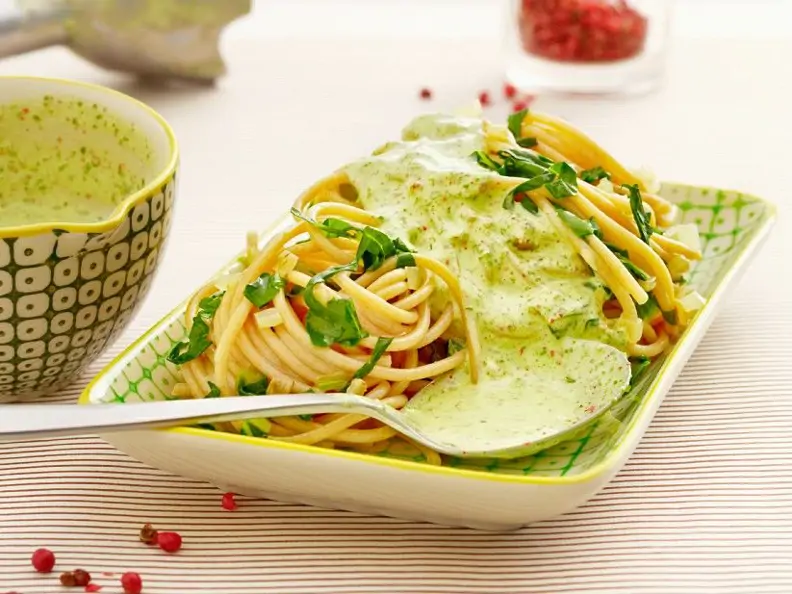 Spaghetti mit Bärlauchsauce