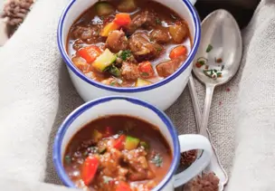 Gulaschsuppe mit Gemüse