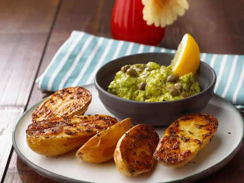 Blechkartoffeln mit Avocadocreme