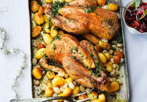 Perlhuhn mit Kartoffeln aus dem Ofen
