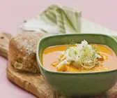 Suppe mit Garnelen und Fenchel
