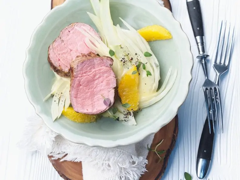 Kalb mit Fenchel-Orangensalat