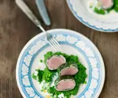 Lammroulade mir Erbsenpüree