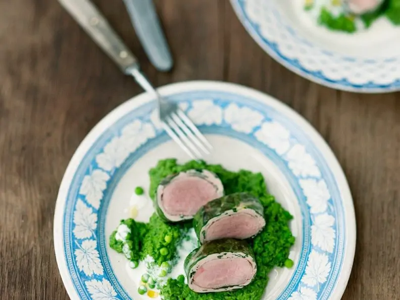 Lammroulade mir Erbsenpüree