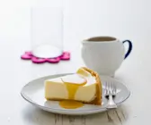 Käsekuchen mit Aprikosensauce