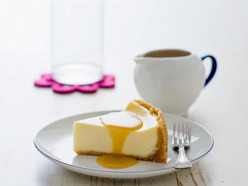 Käsekuchen mit Aprikosensauce
