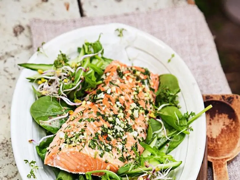 Salat mit Lachs