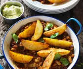 Chili con Carne mit Ofenkartoffeln