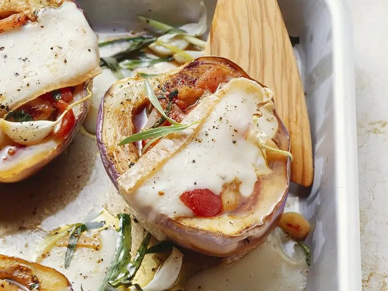 Auberginen mit Tomatenfüllung