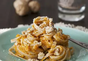 Nudeln mit Kürbissauce