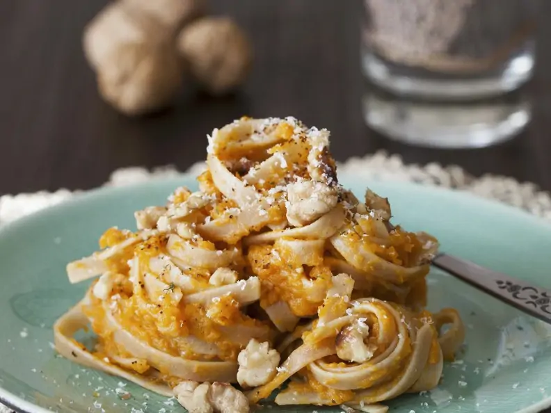 Nudeln mit Kürbissauce
