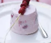 Frischkäse-Beereneis