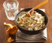 Nudeln mit Pilzrahmsoße