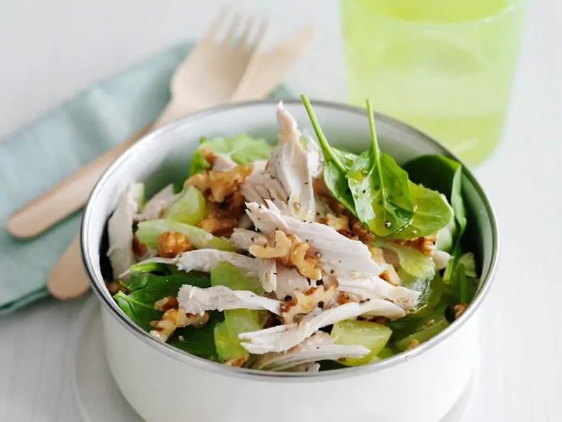 Hähnchensalat mit Spinat und Walnüssen