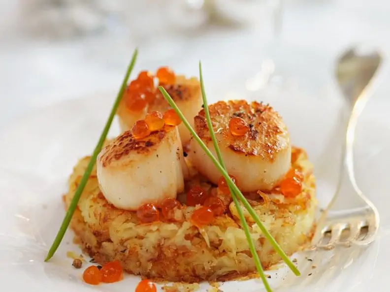 Kartoffeltaler mit gebratenen Jakobsmuscheln