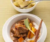 Kalbsgulasch mit Nudeln