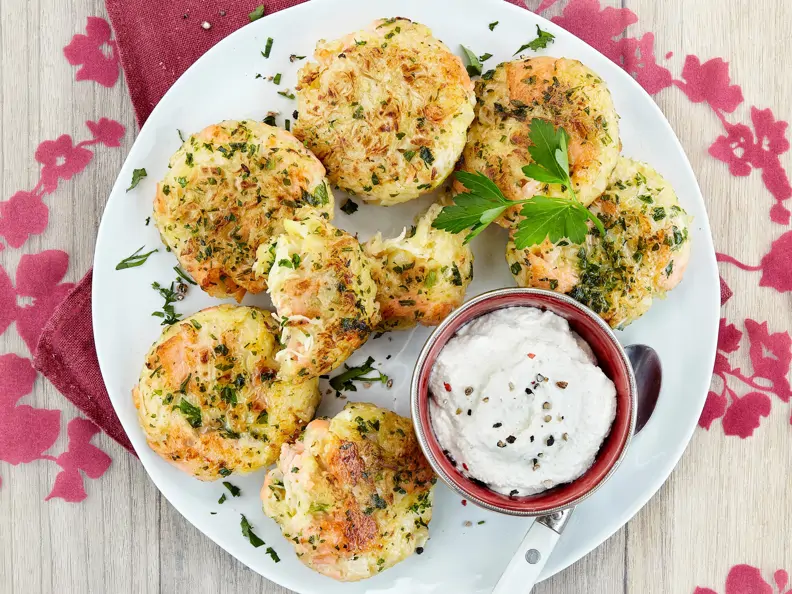 Lachsfrikadellen mit Kartoffeln