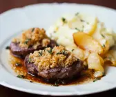 Hirsch mit Kräuterkruste