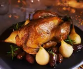 Perlhuhn mit Früchten