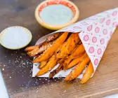 Pommes frites aus Süßkartoffeln