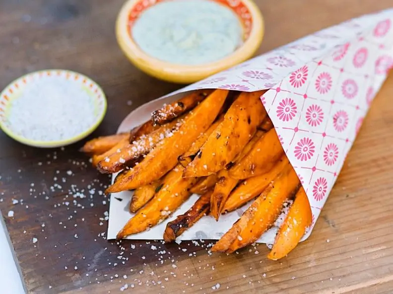 Pommes frites aus Süßkartoffeln