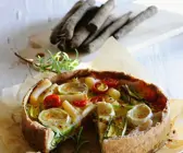 Kuchen mit Schwarzwurzeln und Käse