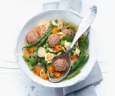 Gemüsesuppe mit Fleischbällchen