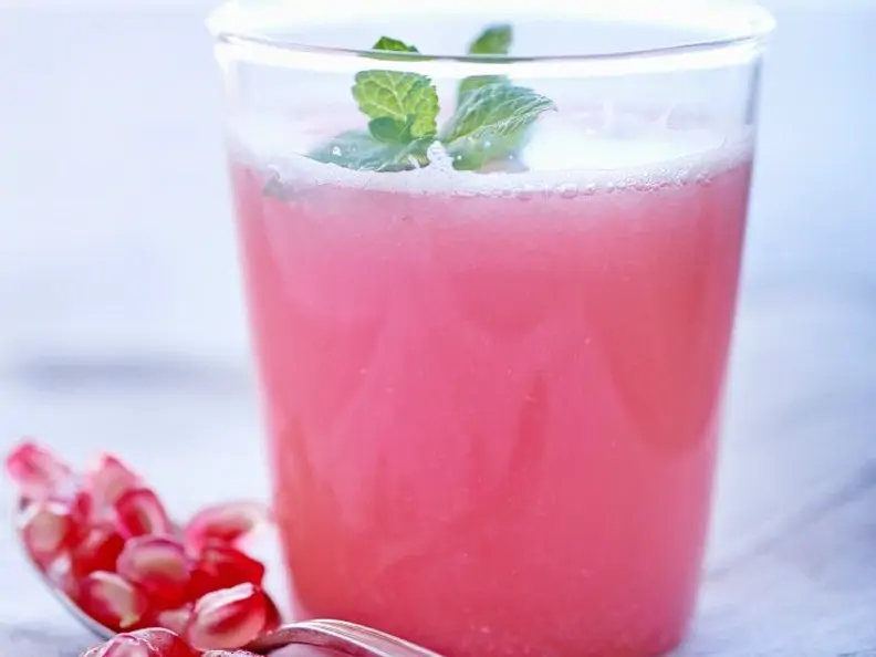 Joghurtdrink mit Granatapfel