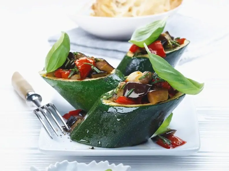 Gefüllte Zucchini mit Gemüse