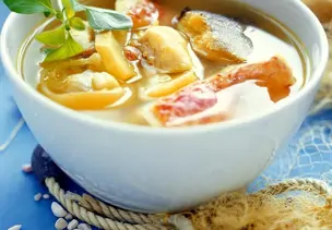 Fischsuppe mit Dorsch