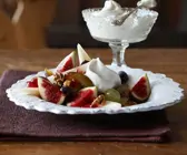 Obstsalat mit frischen Feigen