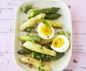 Spargelsalat mit Ei