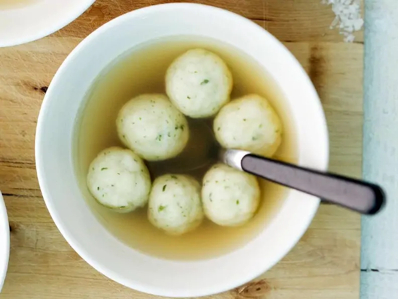 Suppe mit Markklößchen