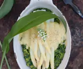 Spargelgratin mit Grieß und Bärlauch